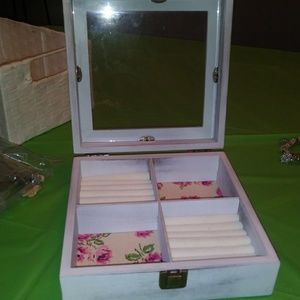 Off white jewelry case